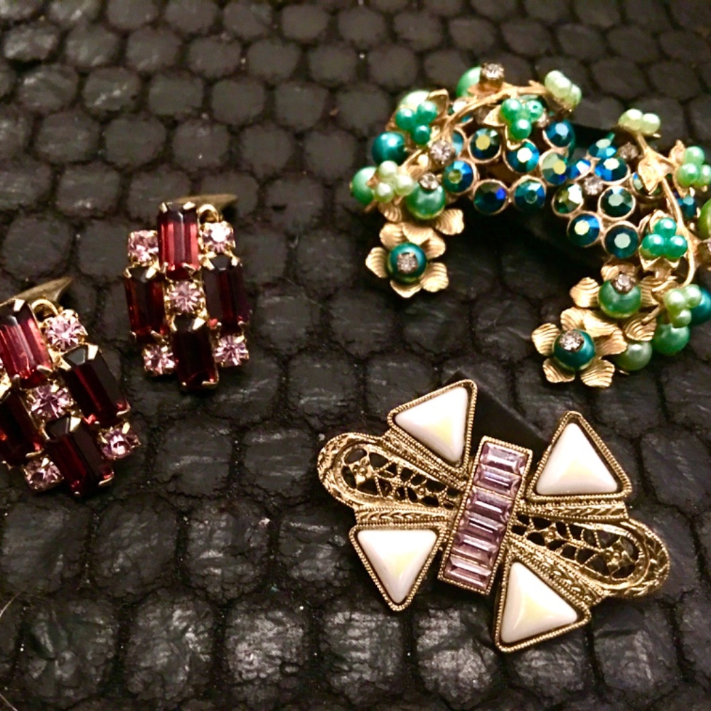 SALE! Vintage Delight! Two Pair earrings and Pin -all 3 for 1 price.